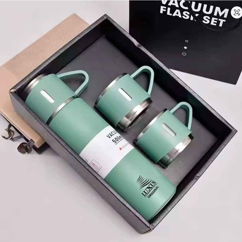 Bouteille thermos isotherme verte Luxus TL500V de 500 ml avec ses trois tasses de partage alignées - Maroc